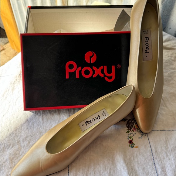 Proxy Shoes - Vintage Proxy Women's Gold Flats